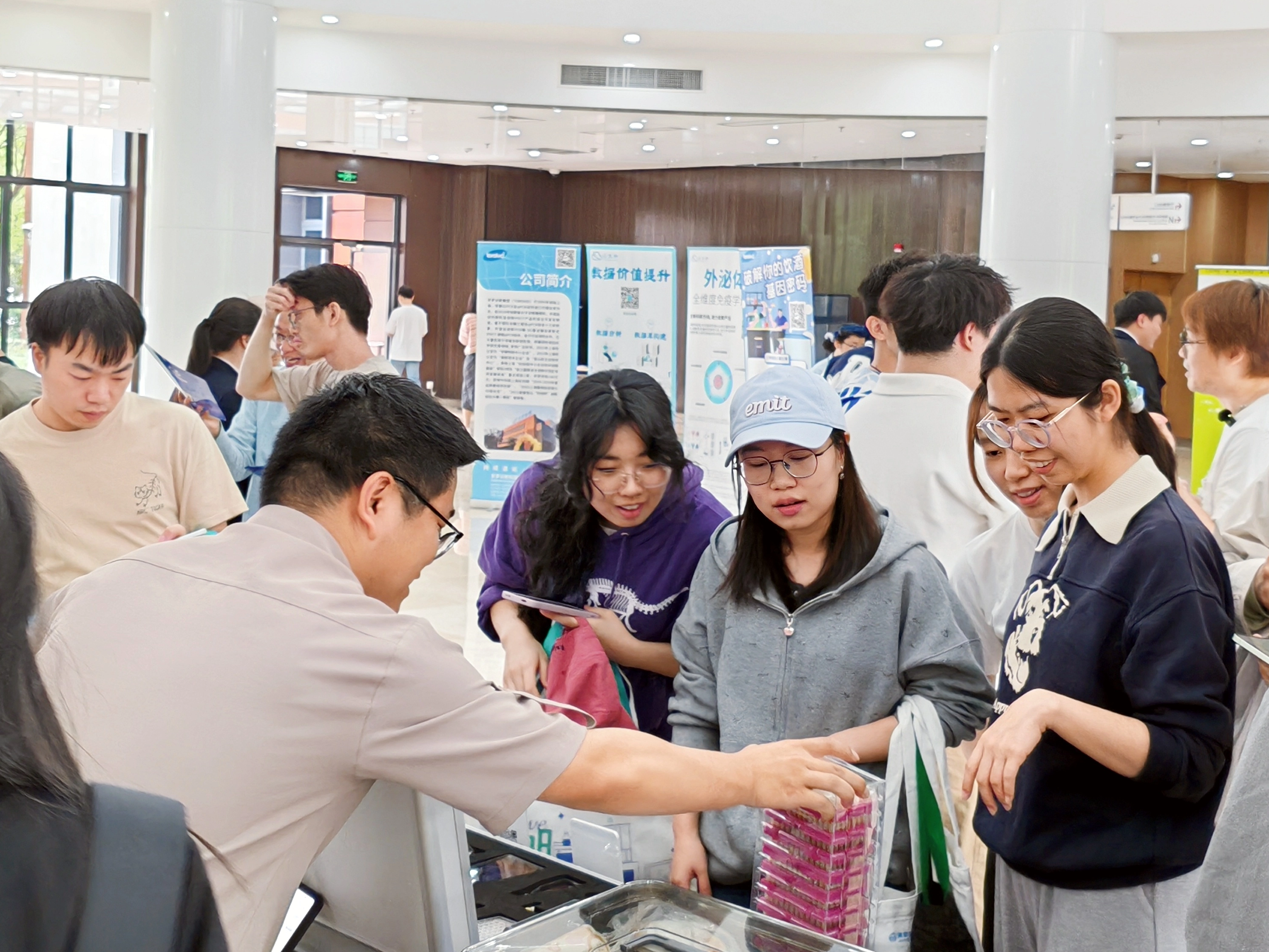 A wonderful review of Aijin’s campus tour in April