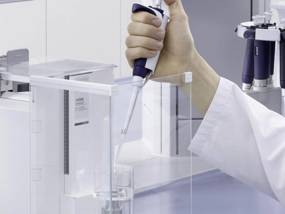 What factors affect laboratory pipetting accuracy, and how to solve it?